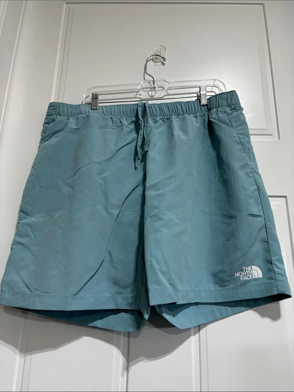 The North Face lined,water repellent elastic waist,hip pockets,zipper pocket